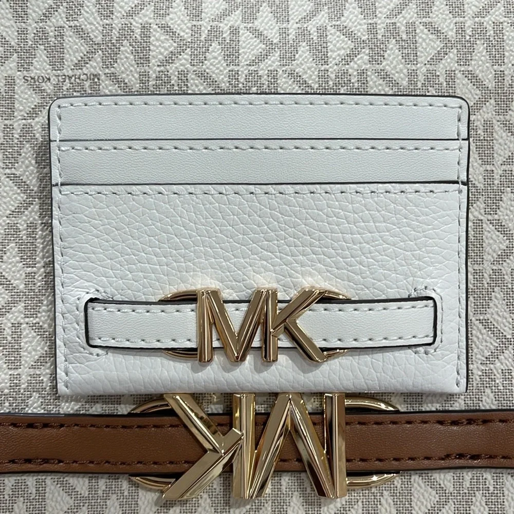 MICHAEL KORS
Reed Large Pebbled Leather Card Holder Case
Optic White 
NWT - Picture 7 of 16